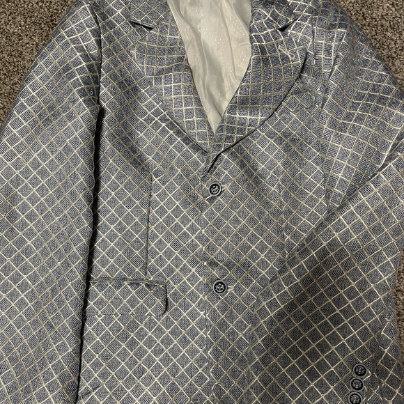 Boys 3 piece suit. Blazer, vest and pants. Size 160. Worn once. - Picture 2 of 4